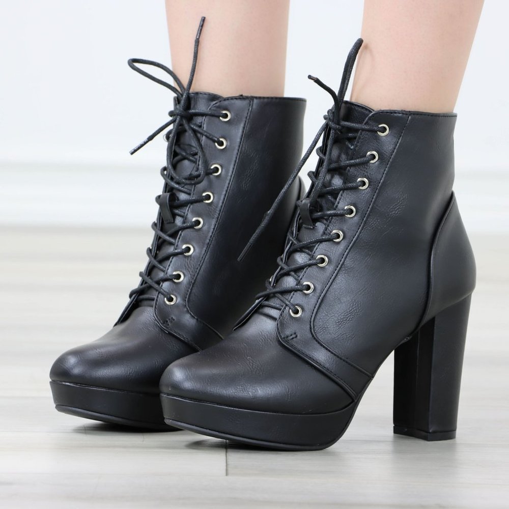 Black Ankle Boots Chunky Lug Block Heel Synthetic Leather Round Toe - Picture 11 of 12